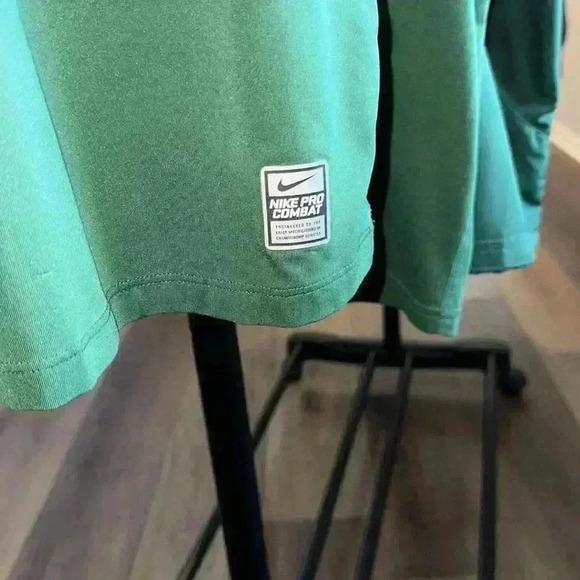 Nike Pro Combat Fitted Tee - Picture 3 of 6